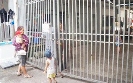 Khu nuôi trẻ mồ côi của chùa Bồ Đề luôn khóa chặt cổng sau khi sự việc một bảo mẫu bán trẻ nhỏ bị phát giác.
